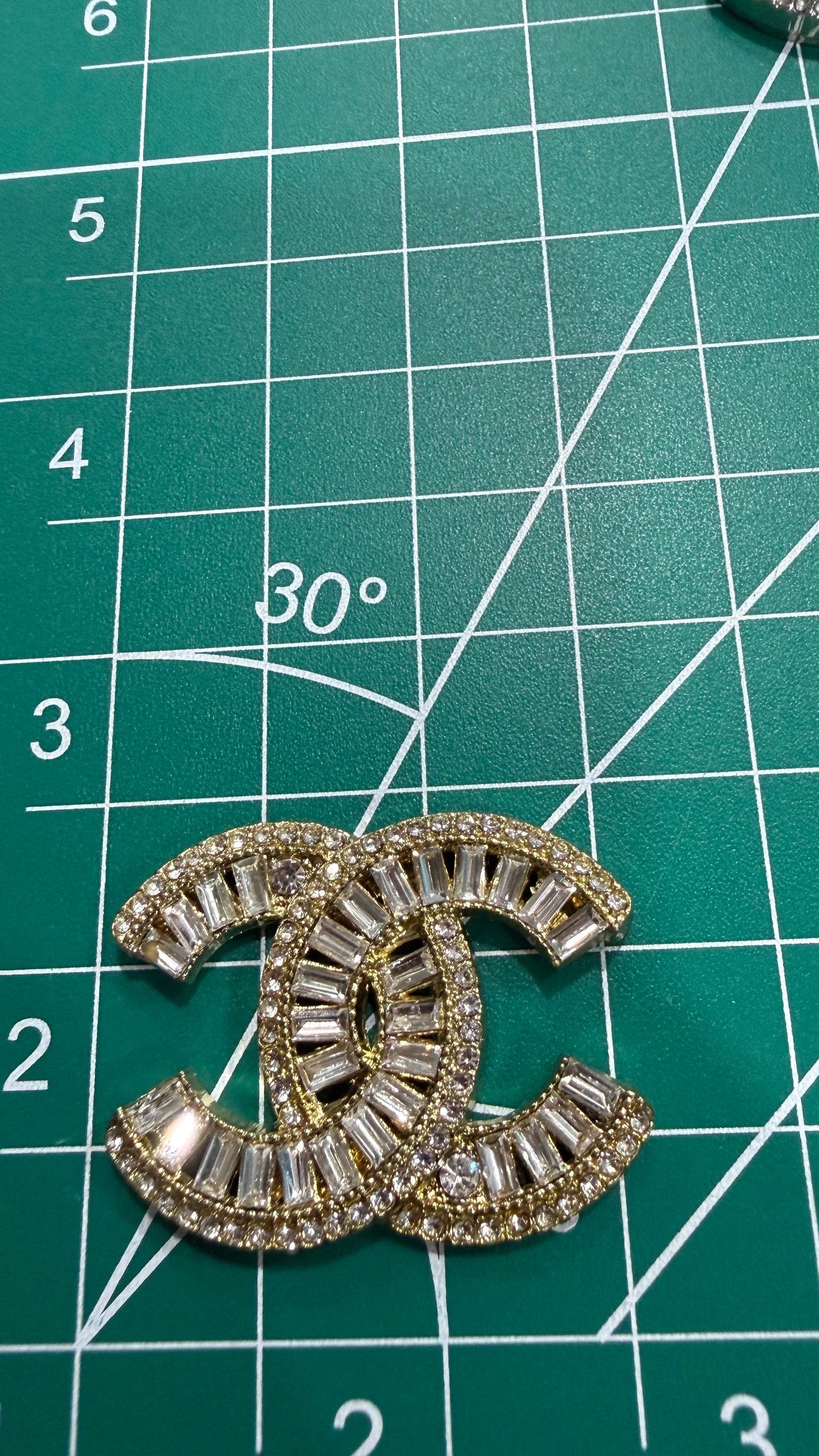 Luxury flat back charms C 3