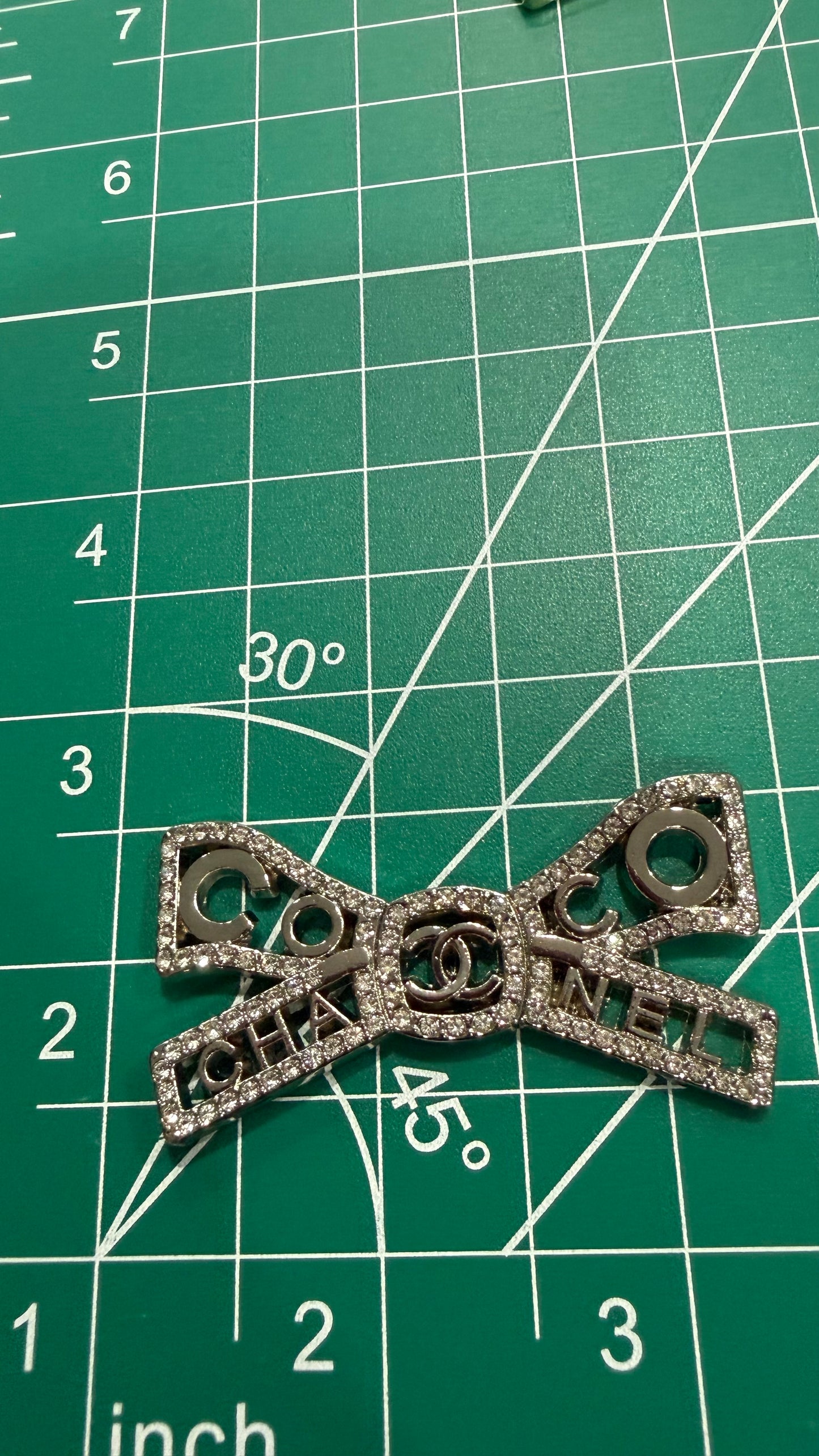 Luxury flat back charms C 3