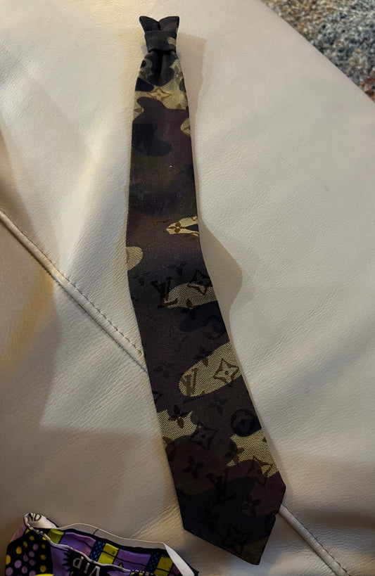 L camouflage luxury tie